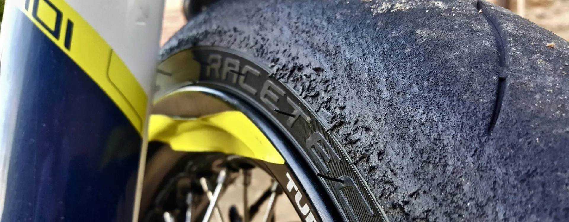 Comment lire les codes des pneus de moto et comprendre