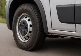 Reifen mit Kennzeichnung C: Bedeutung und Ratgeber für Transporter und Nutzfahrzeuge