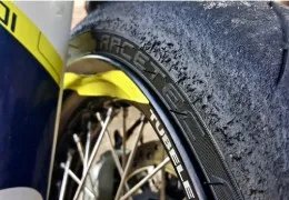 Comment lire les codes des pneus de moto et comprendre les spécifications